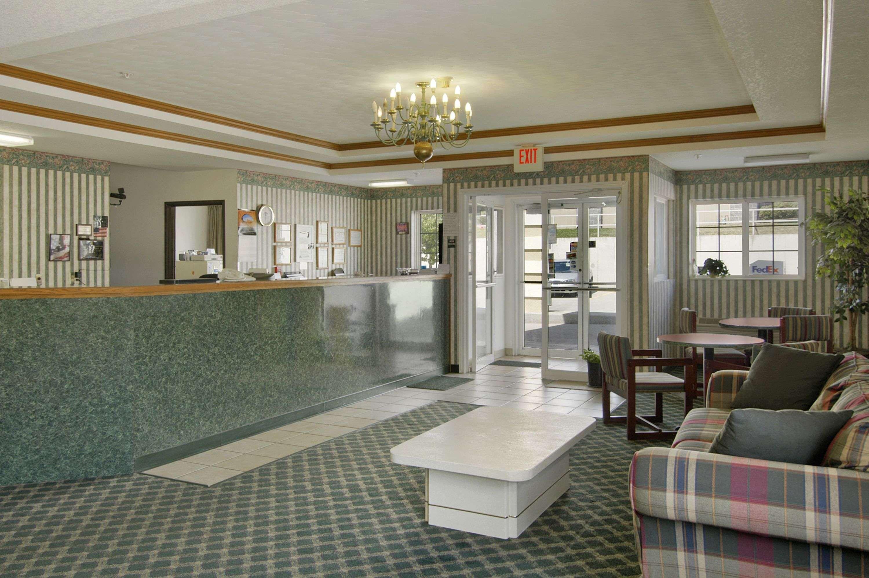Super 8 By Wyndham Hotel 2*